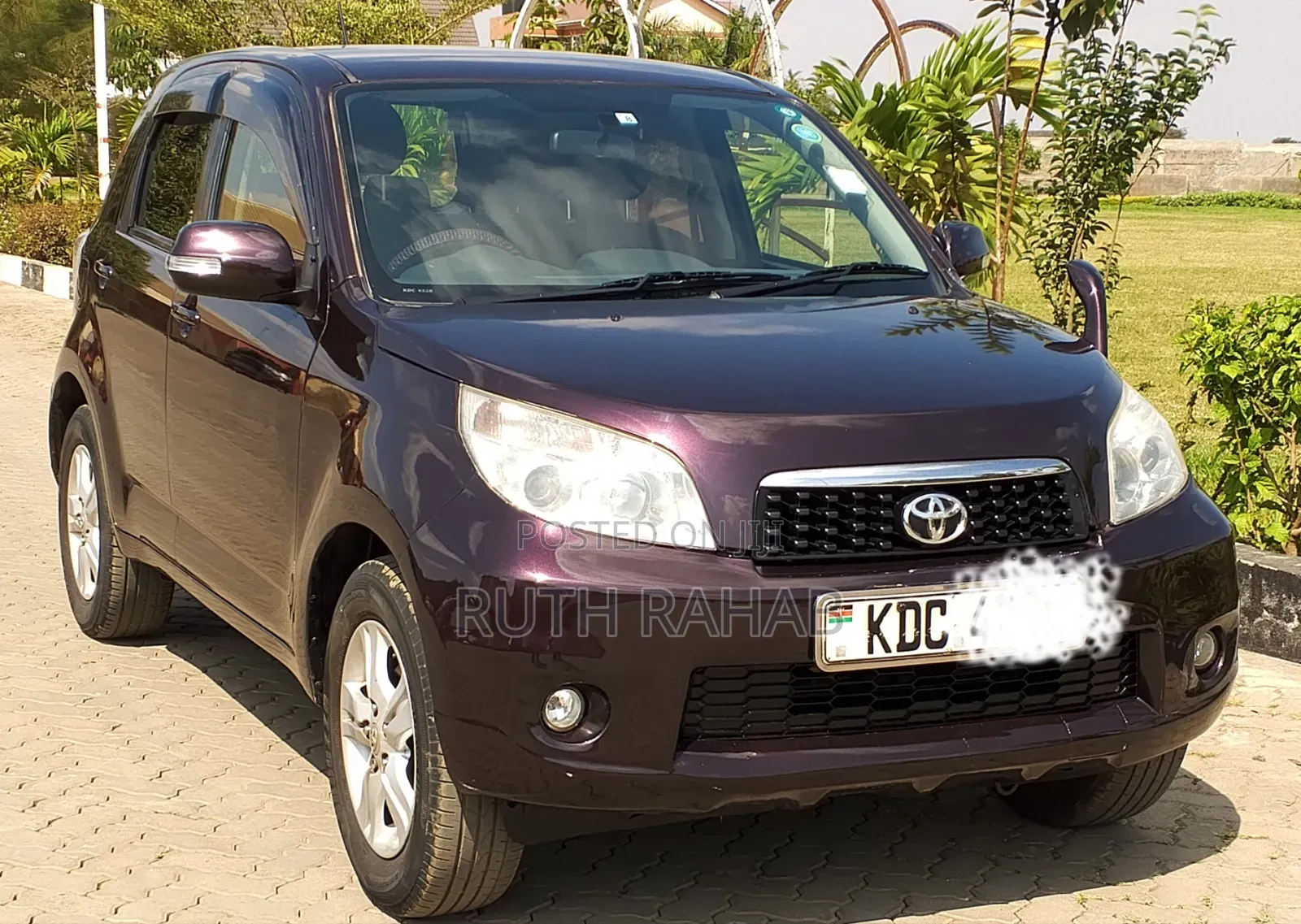 Toyota Rush 2014 Maroon