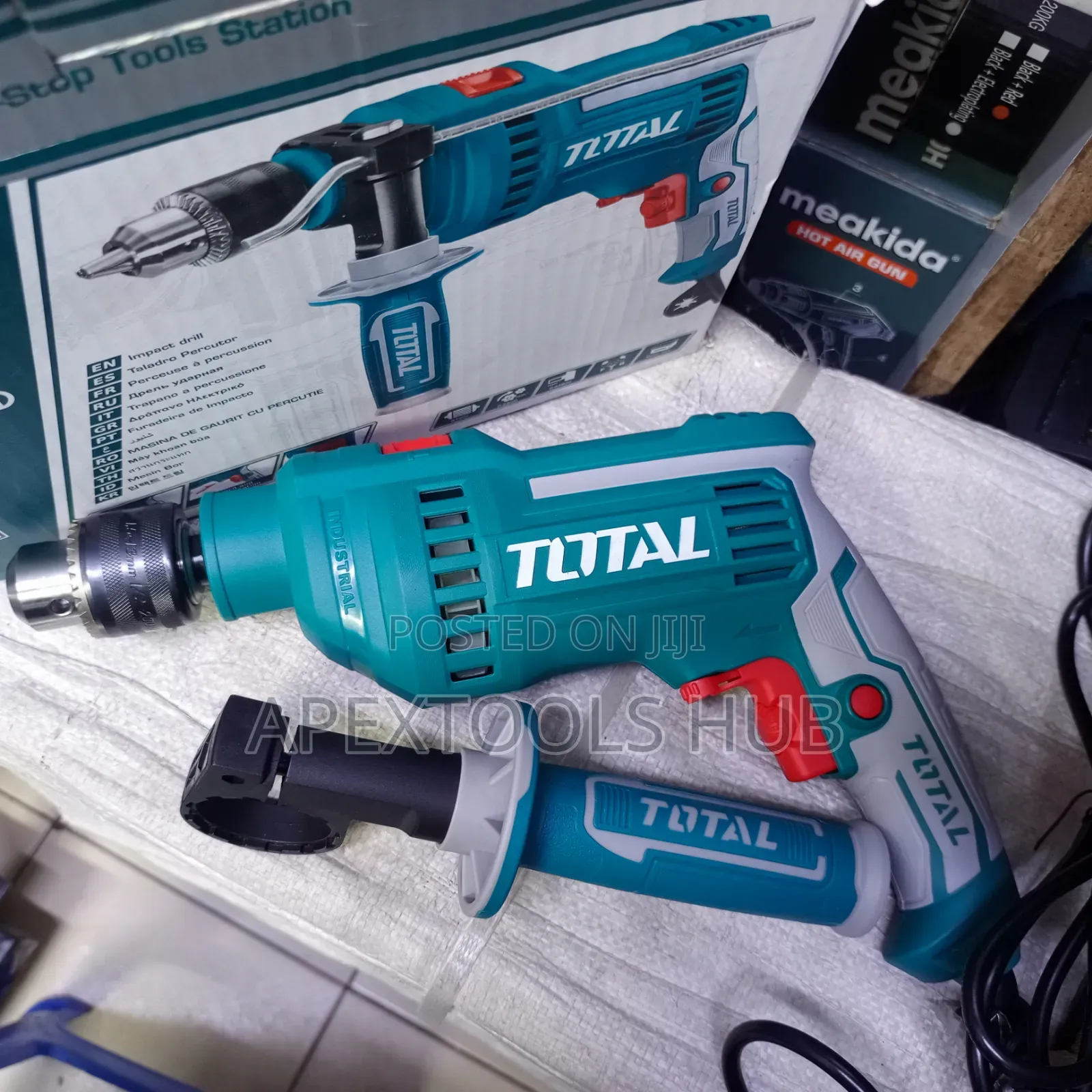 Total 810w Impact Drill