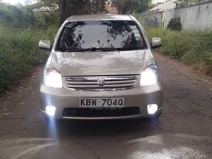 Toyota Raum 2006 Gold