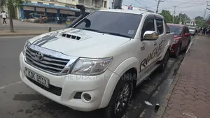 Toyota Hilux 2015 White