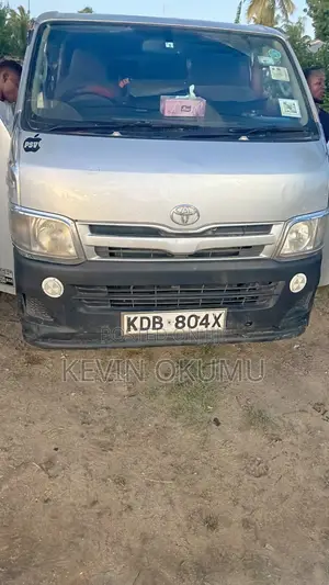 Toyota HiAce 2013 Silver
