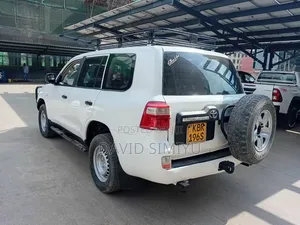 Toyota Land Cruiser 2011 White