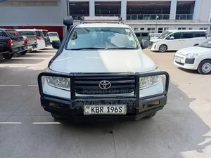 Toyota Land Cruiser 2011 White