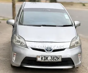 Toyota Prius 4dr Hatchback (1.8L 4cyl gas/electric hybrid CVT) 2016