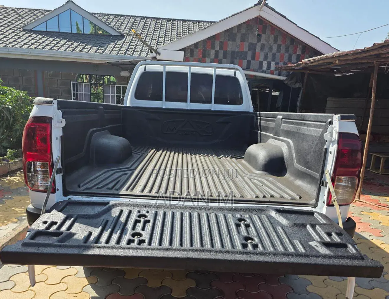 Toyota Hilux 2019 White