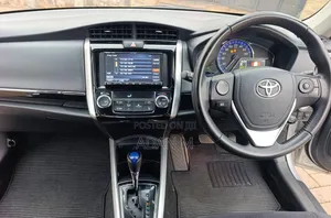Toyota Corolla Fielder 2019 Silver