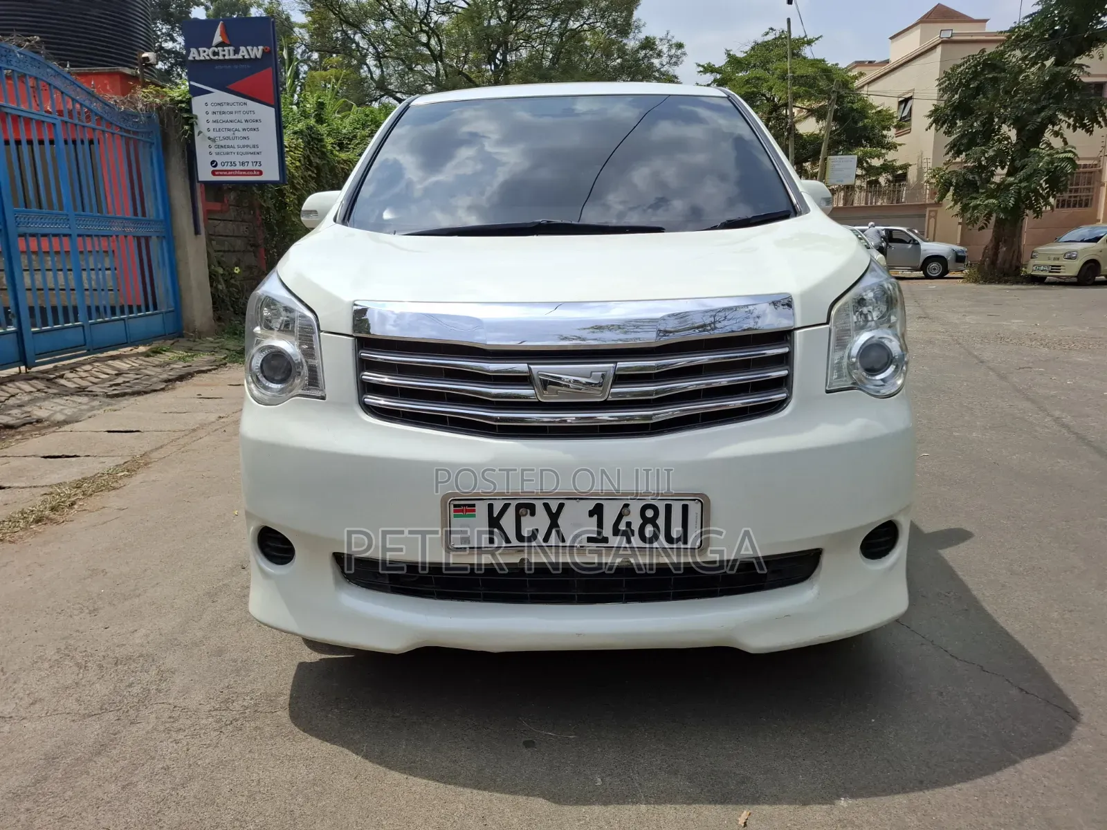 Toyota Noah 2013 White