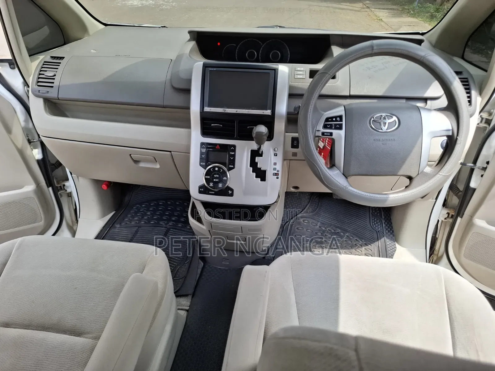 Toyota Noah 2013 White