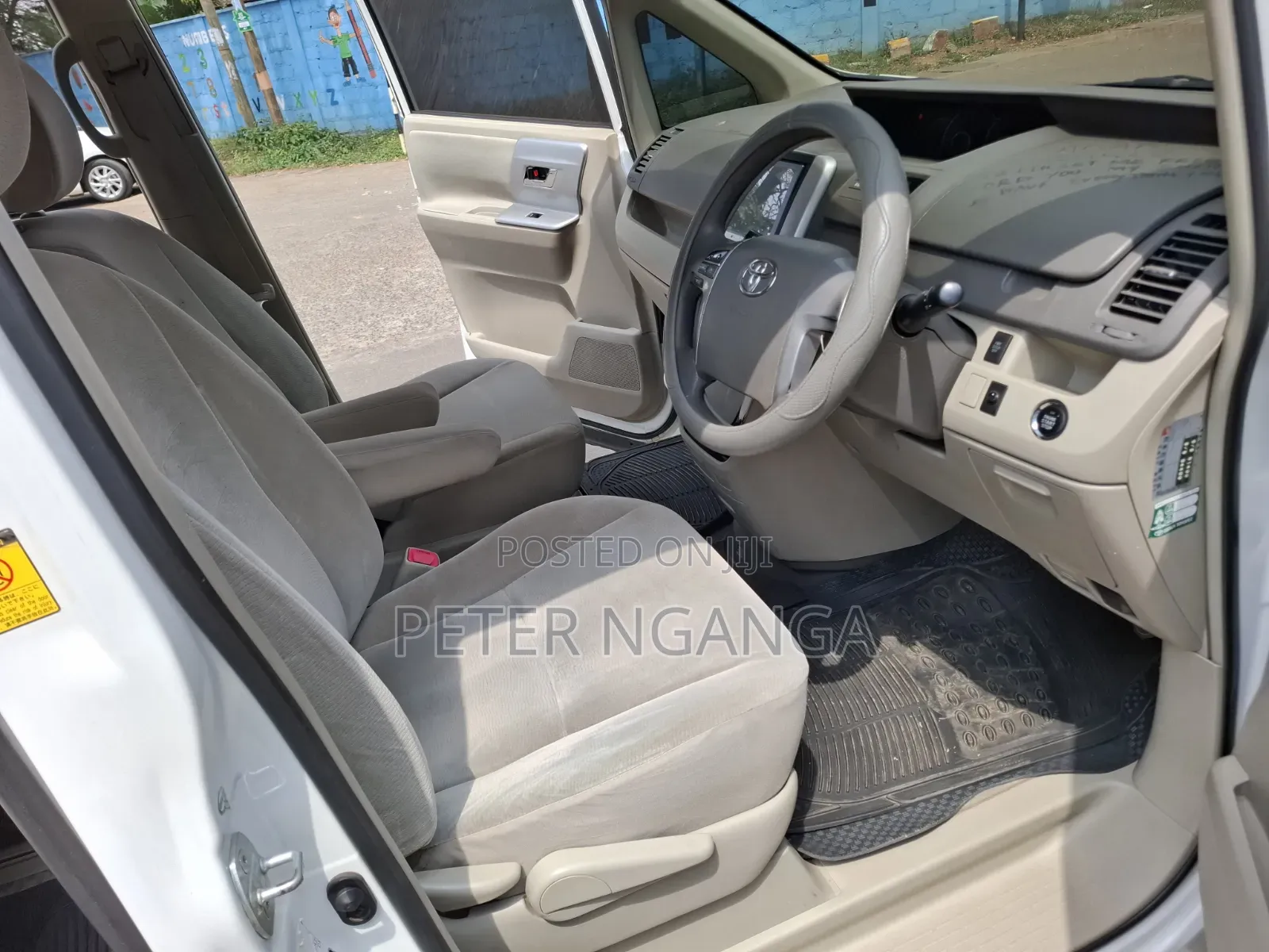 Toyota Noah 2013 White