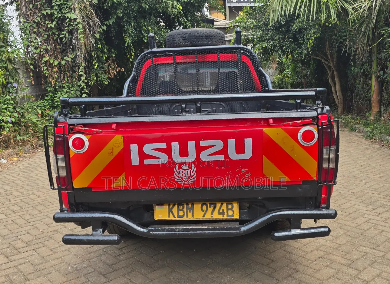 Isuzu D-MAX 2010 Red