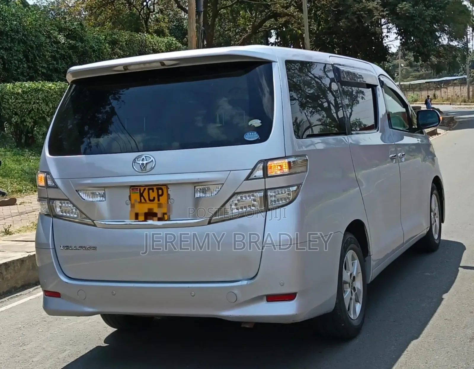 Toyota Alphard 2010 Silver
