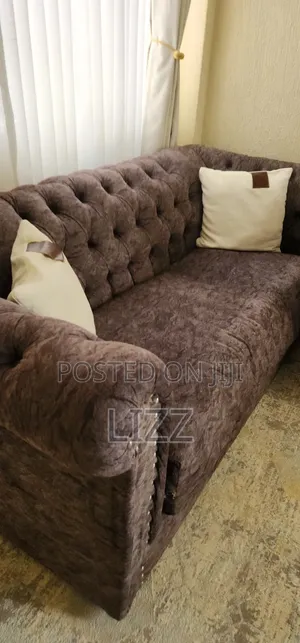 3 Sitter Couch (2)