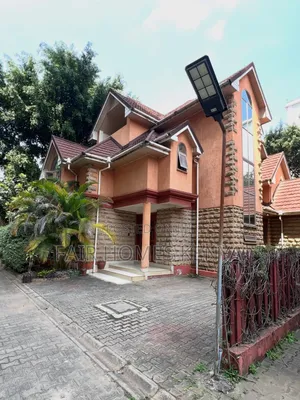 5bdrm Townhouse / Terrace in Othaya Road, Valley Arcade for rent