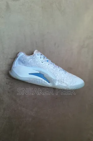 Basketball Shoes ( Zion 3)