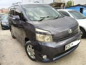 Toyota Voxy 2012