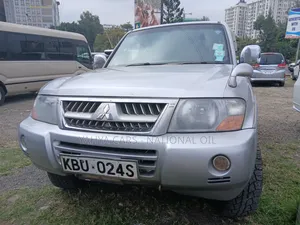 Mitsubishi Pajero 2005 Silver