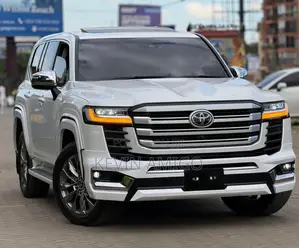 Toyota Land Cruiser LC300 2023
