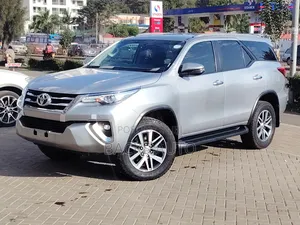 Toyota Fortuner 2019 Silver