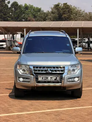 Mitsubishi Pajero 2016 Blue