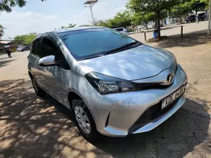 Toyota Vitz 2015 Silver