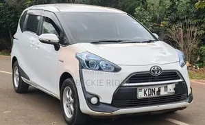 Toyota Sienta 2017 Pearl