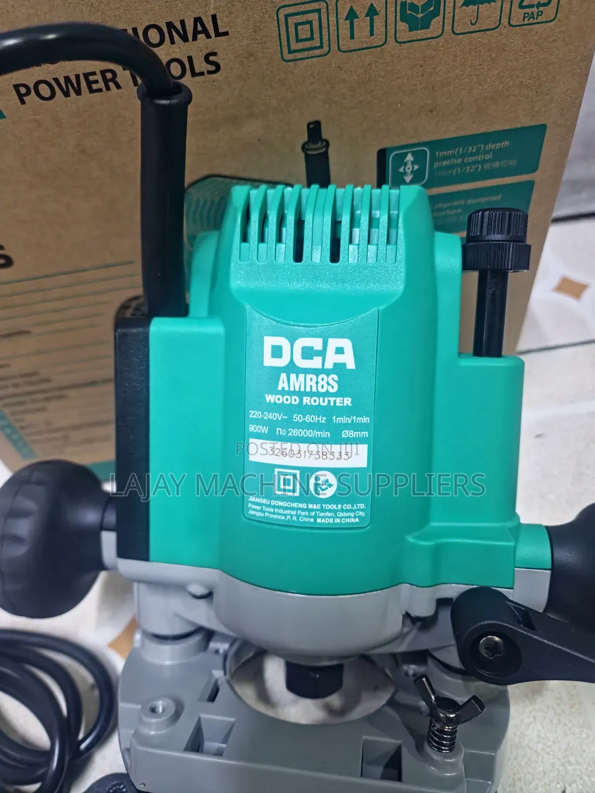 DCA AMR8S Compact Wood Router, Featuring a 900W
