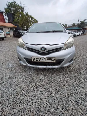 Toyota Vitz 2012 Silver