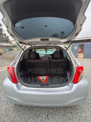 Toyota Vitz 2012 Silver