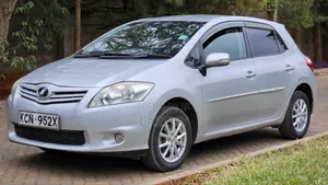 Toyota Auris 2010 Silver