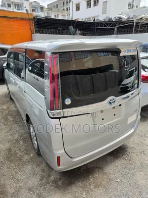 Toyota Noah 2019 Silver