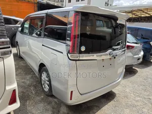 Toyota Noah 2019 Silver