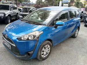 Toyota Sienta 2017 Blue
