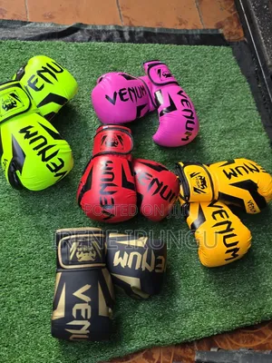 Durable Pair of Boxing Gloves * Punching Gloves