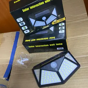 Four-Sided 270 °Outdoor Garden Solar Safety Light With Motion Sensor