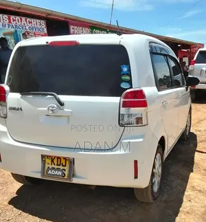 Toyota Spade 2015 White