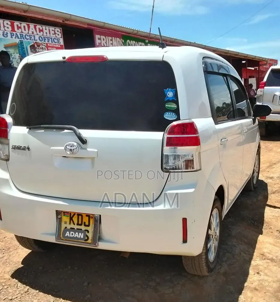 Toyota Spade 2015 White