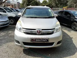 Toyota ISIS 2014 Silver