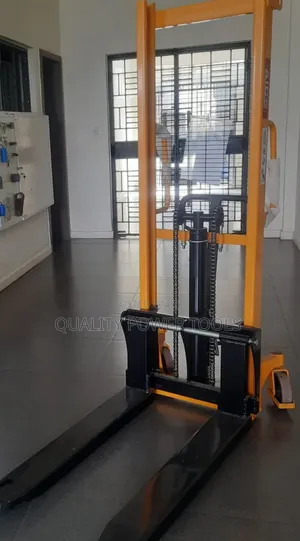 Manual Hydraulic Stacker