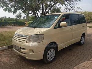 Toyota Noah 2003 Yellow