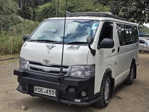 Toyota HiAce 2014 White