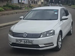 Volkswagen Passat 2011 White