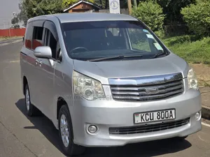Toyota Noah 2012 Silver
