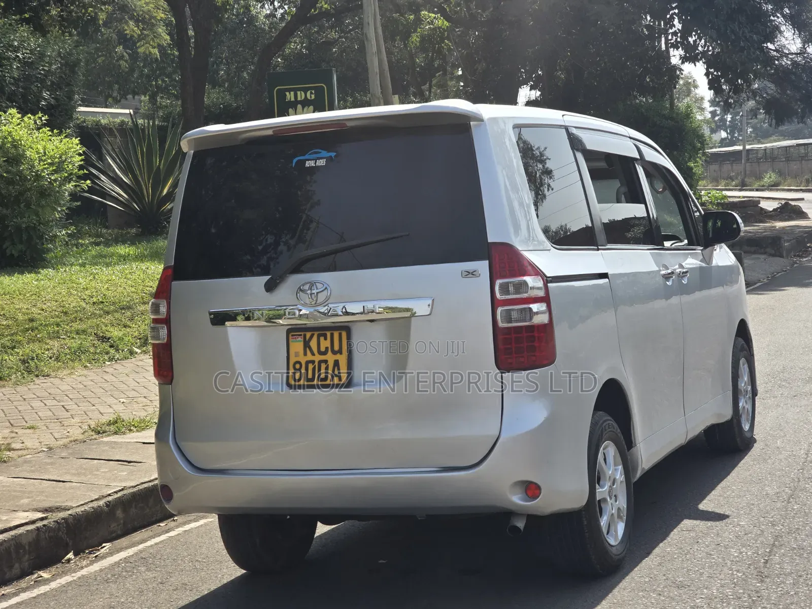 Toyota Noah 2012 Silver
