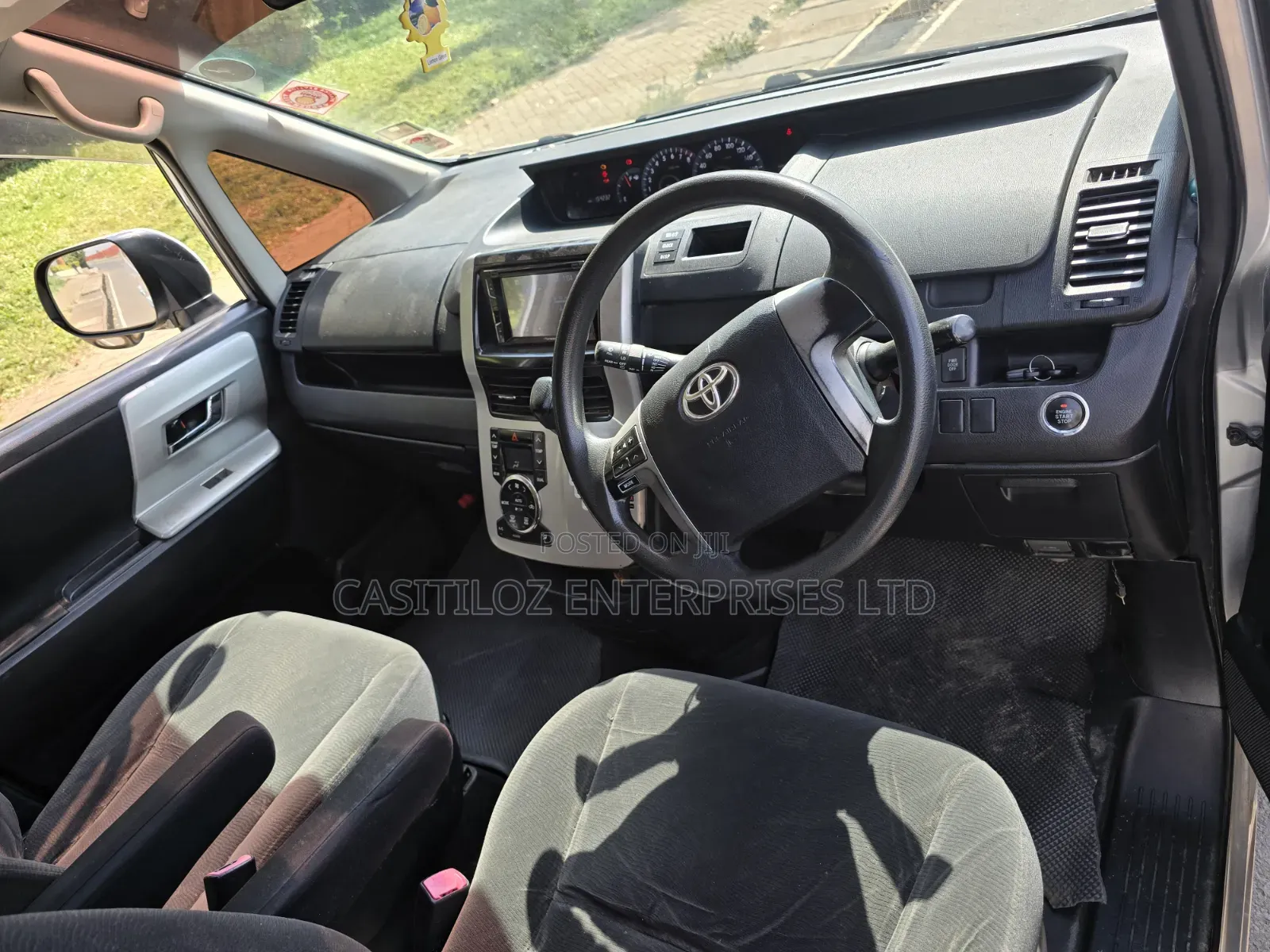 Toyota Noah 2012 Silver