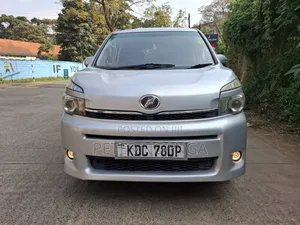 Toyota Voxy 2013 Silver
