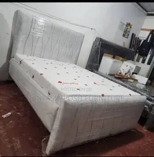 White 5 by 6 Chester Bed