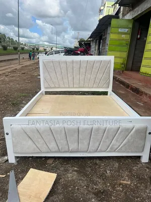 White 5 by 6 Mocket Bed