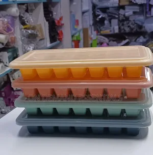 Ice Cube Tray With a Lid
