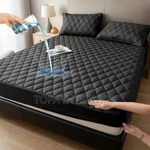 Brown Soft and Breathable Absorbent Waterproof Mattress Protectors