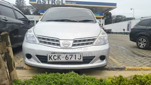 Nissan Tiida 2010 Silver